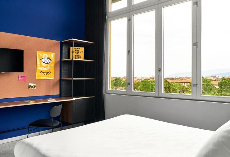 DOUBLE QUEEN SIZE BED Room
