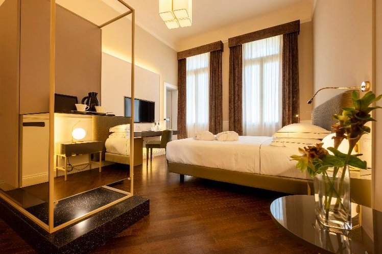 DOUBLE STANDARD Room