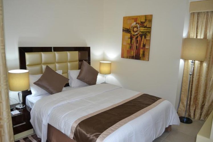 STUDIO EXECUTIVE Room
