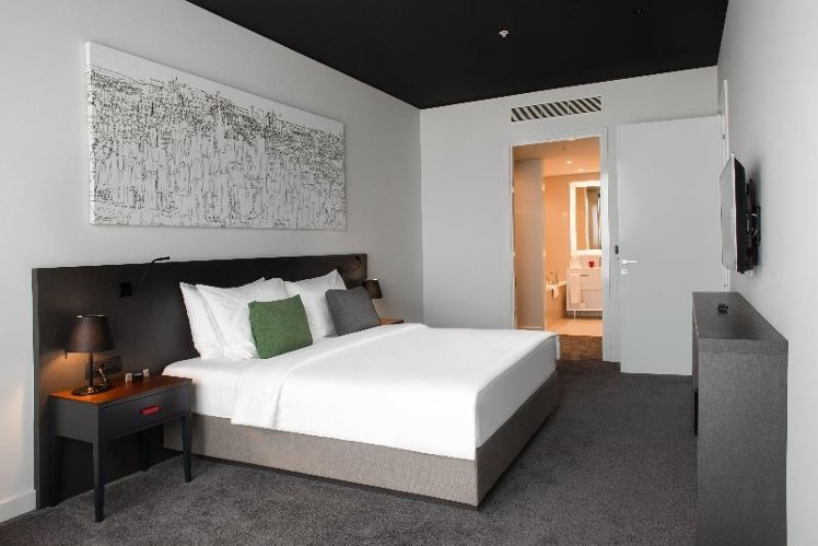 DOUBLE KING SIZE BED Room