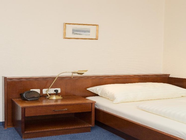 SINGLE STANDARD Room