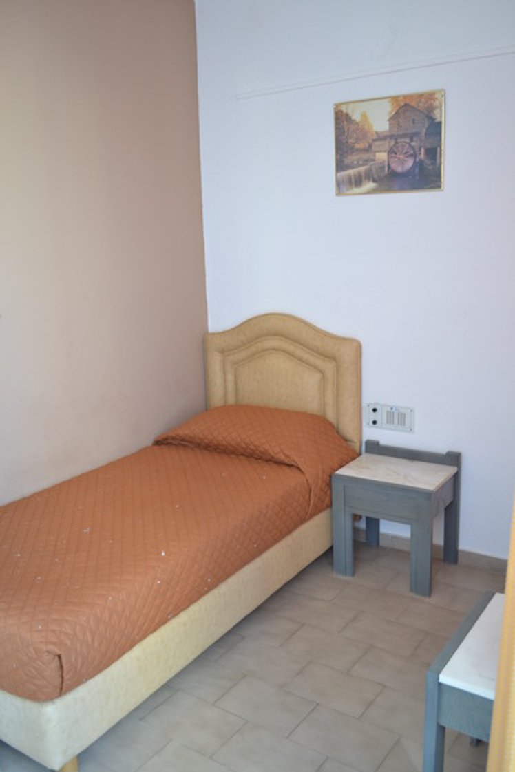 SINGLE STANDARD Room