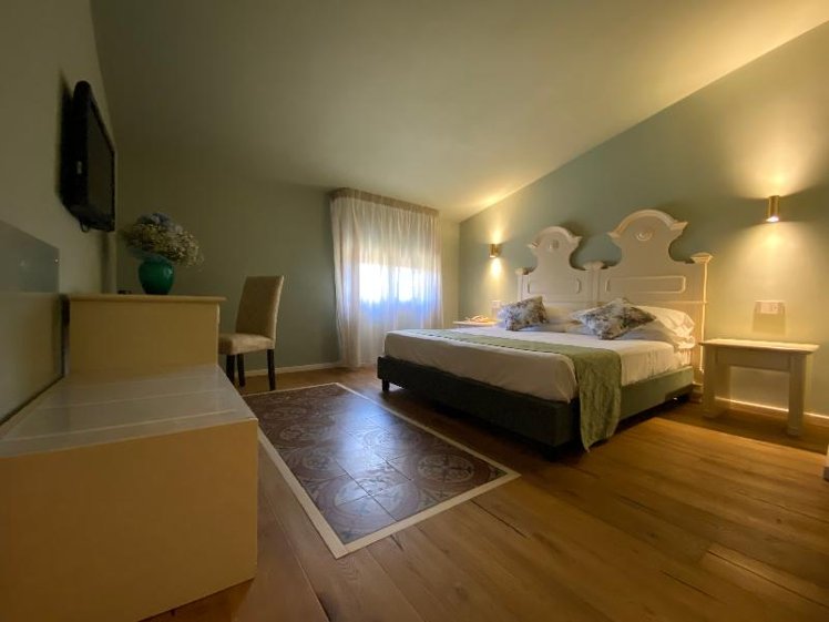 JUNIOR SUITE STANDARD Room
