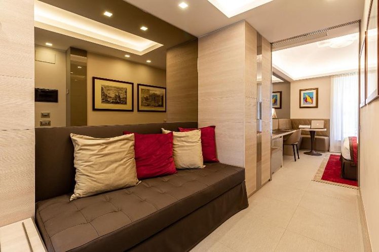 DOUBLE KING SIZE BED Room