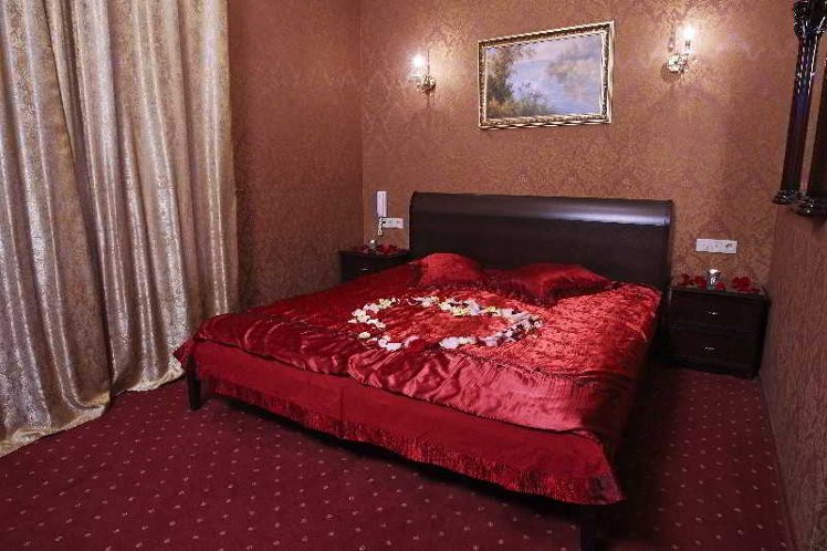 Alex Hotel on Marata