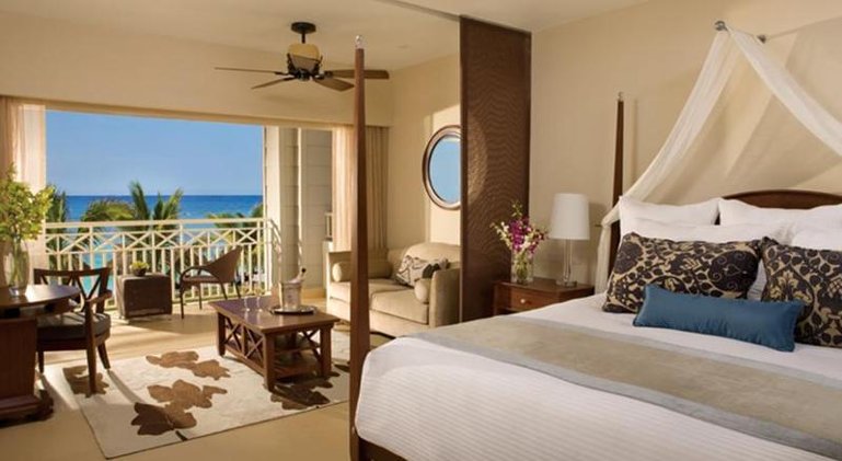 JUNIOR SUITE CLUB OCEAN VIEW Room