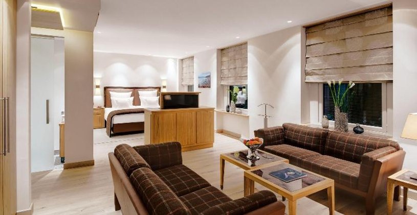 SUITE KING SIZE BED Room