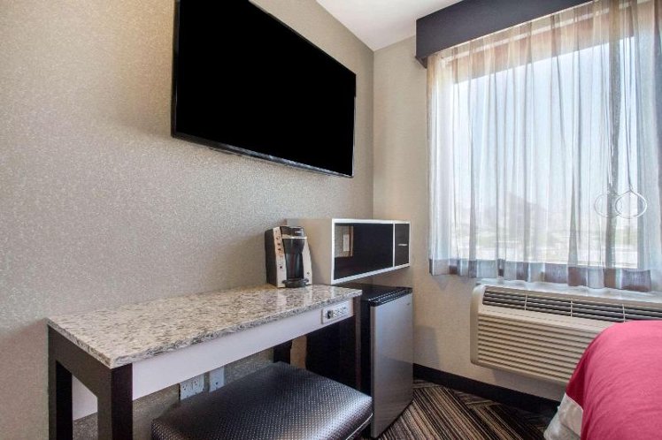 DOUBLE QUEEN SIZE BED Room