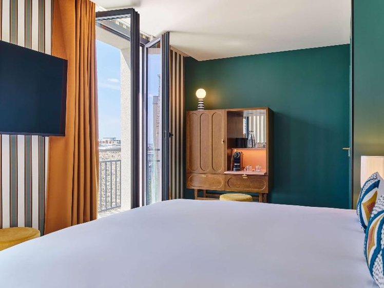 DOUBLE QUEEN SIZE BED Room