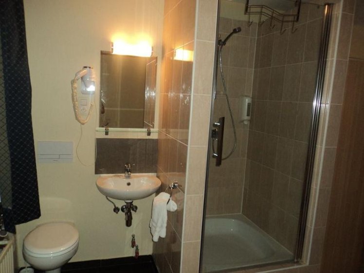 TRIPLE STANDARD Room
