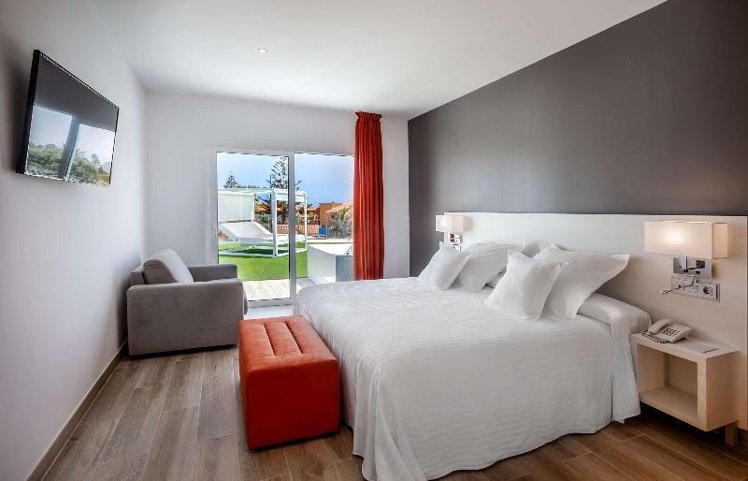 Double or Twin DELUXE Room