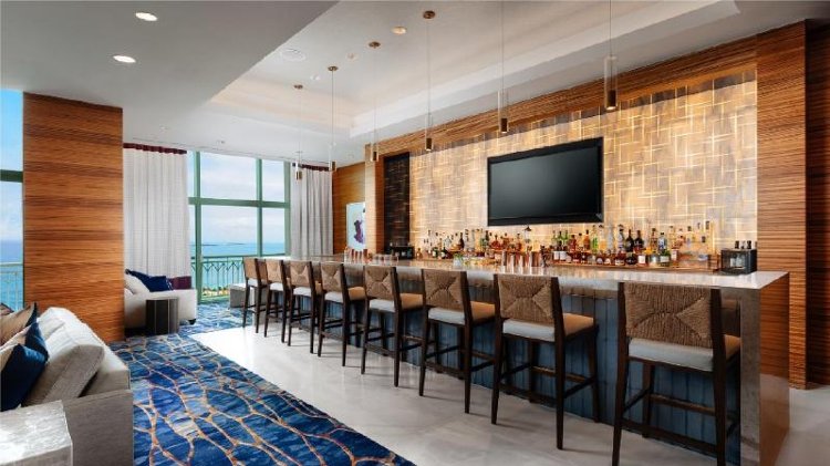 SUITE CLUB KING BED Room