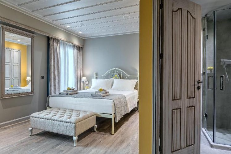 STUDIO QUEEN SIZE BED Room