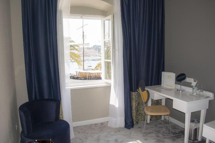 DOUBLE DELUXE SEA VIEW Room