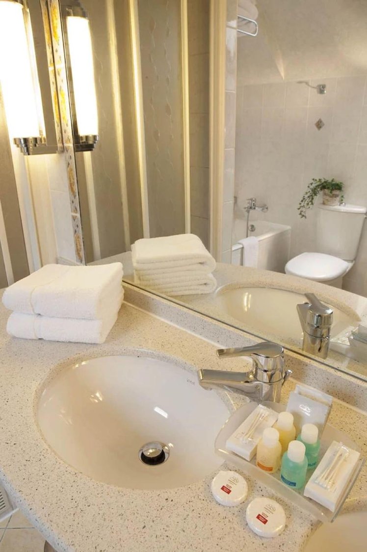 TRIPLE TWO BEDS Room