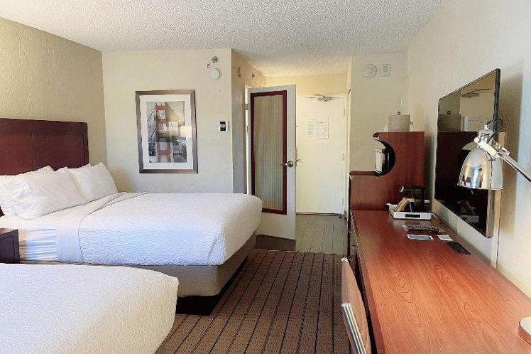 QUADRUPLE TWO QUEEN BEDS NON SMOKING Room