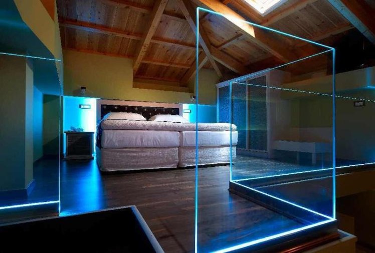 DOUBLE KING SIZE BED Room