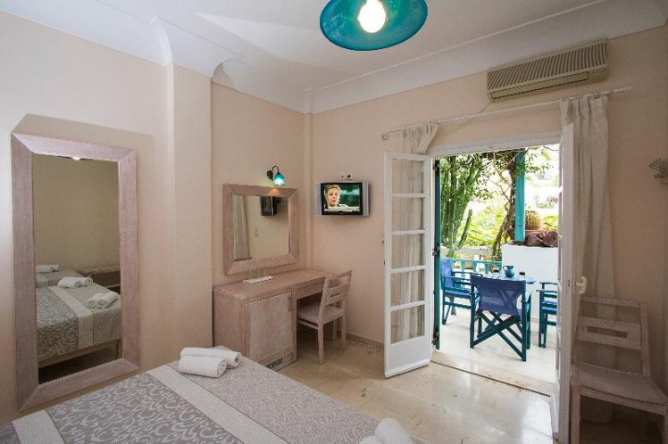 TRIPLE STANDARD Room