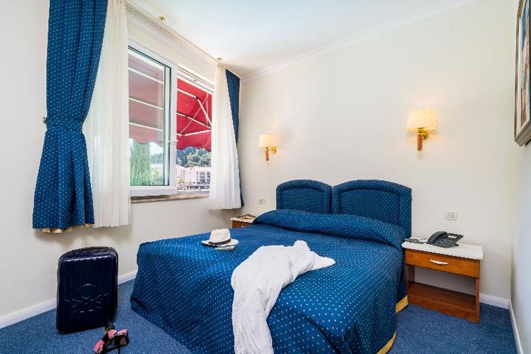 DOUBLE STANDARD Room