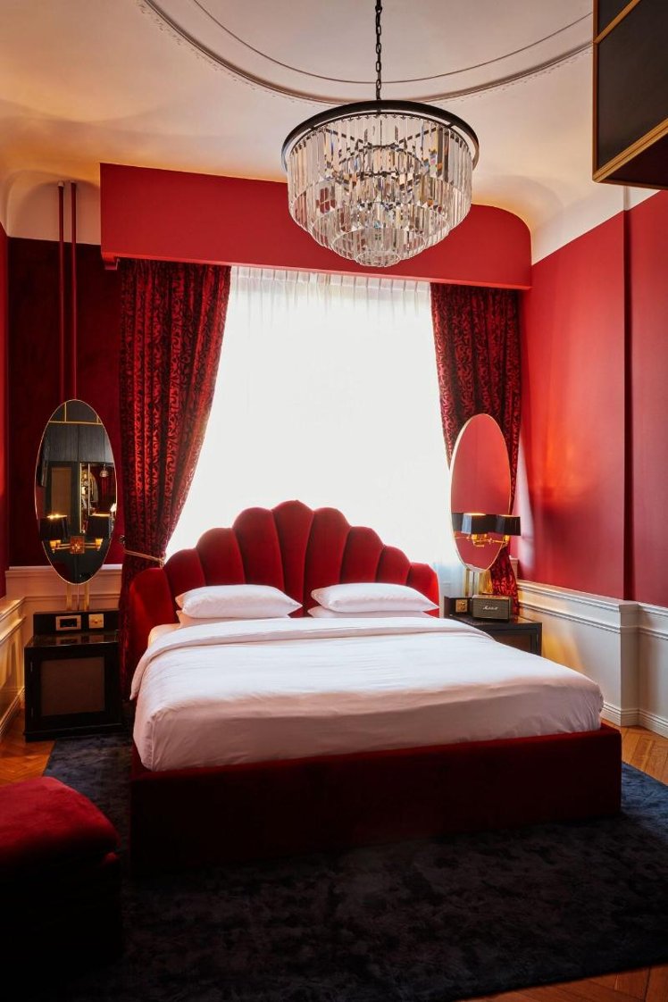 DOUBLE DELUXE QUEEN BED Room