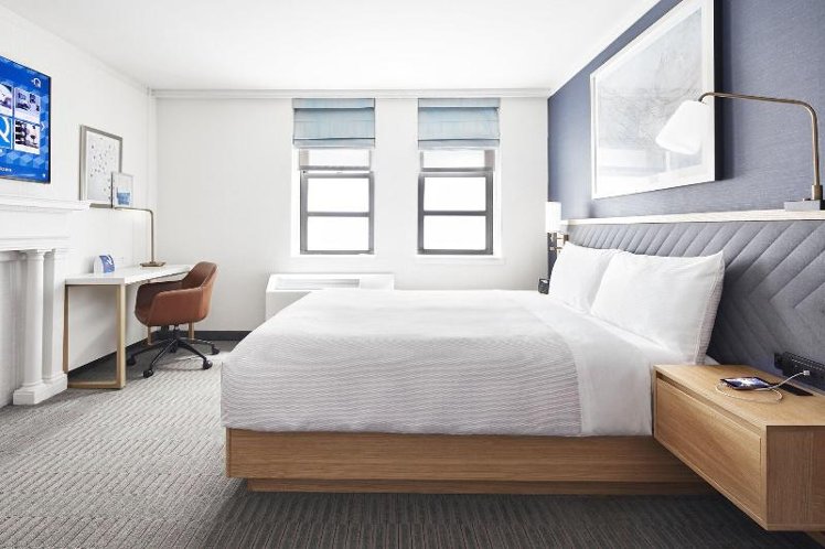 DOUBLE SUPERIOR QUEEN BED Room
