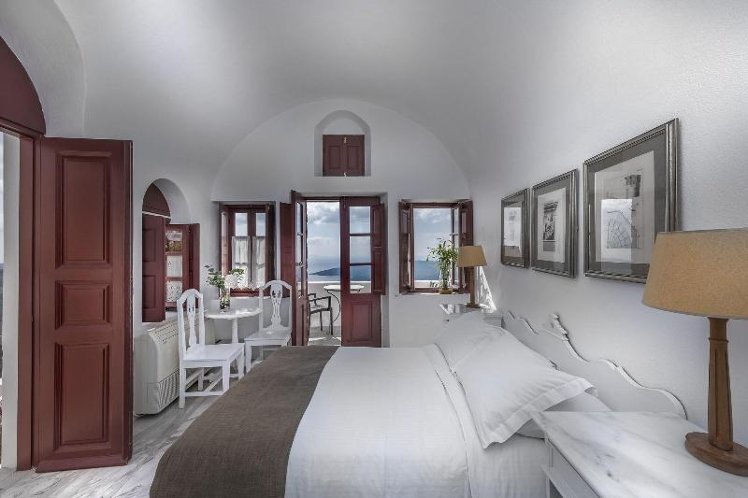 DOUBLE PREMIER QUEEN BED Room
