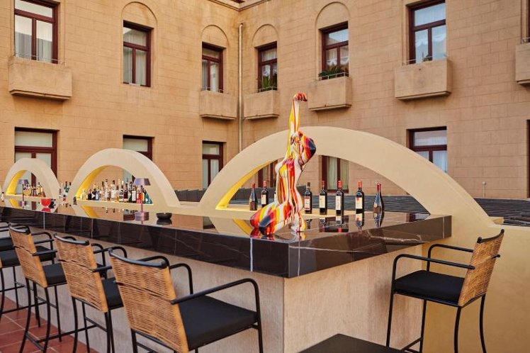 Bar