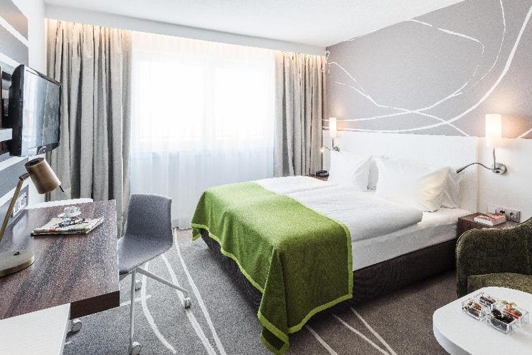 DOUBLE PREMIUM QUEEN BED Room