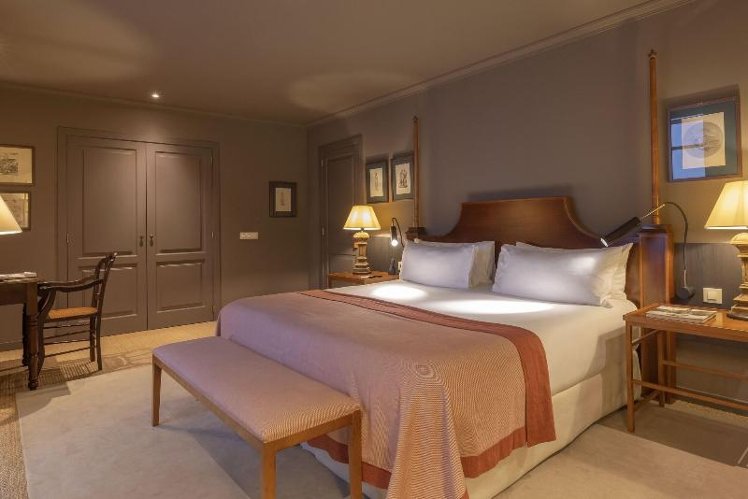 DOUBLE DELUXE KING BED Room