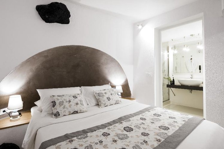 QUADRUPLE TWO BEDROOMS ONE BATHROOM Room