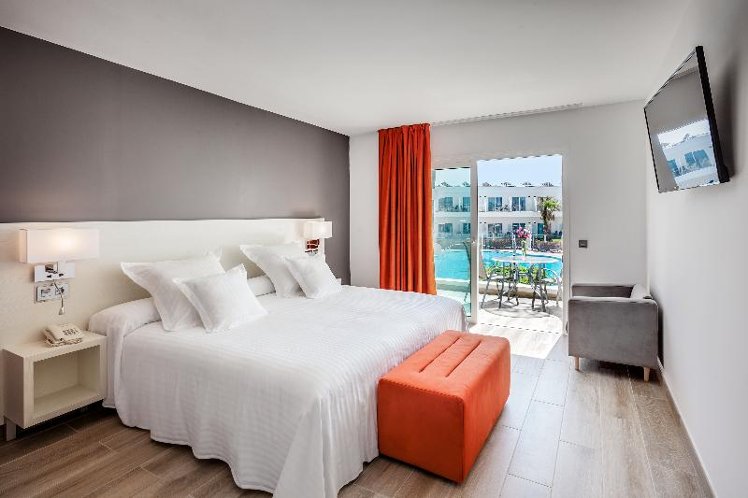 Double or Twin DELUXE Room