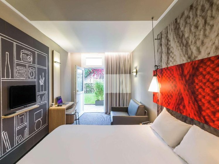 DOUBLE WITH DOUBLE BED Room