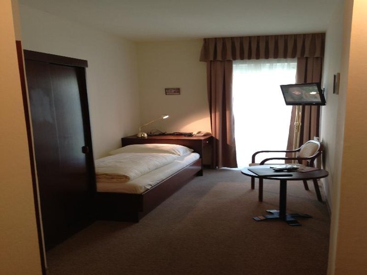 SINGLE STANDARD Room