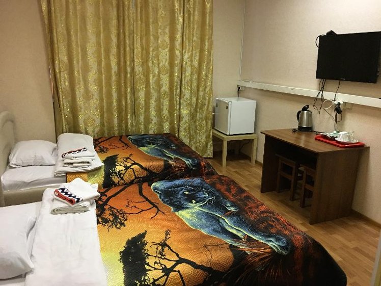 SINGLE WITH SHARED BATHROOM Room