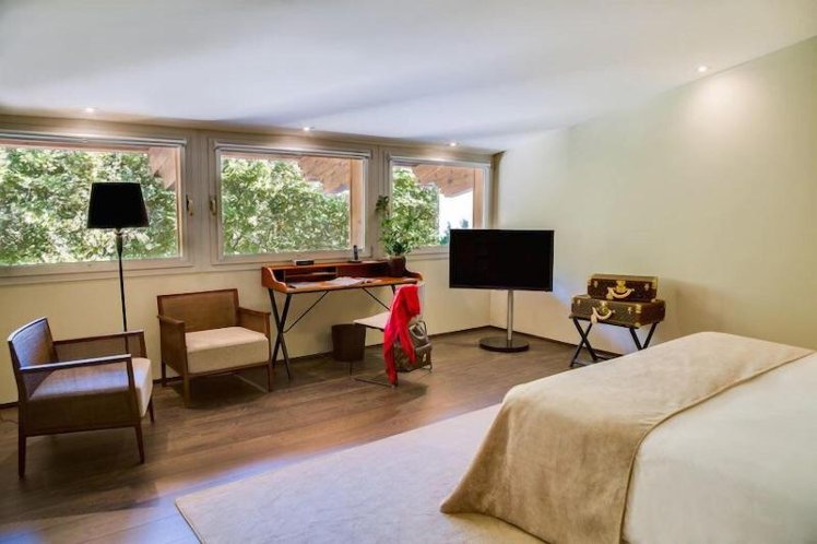 DOUBLE DELUXE KING BED Room