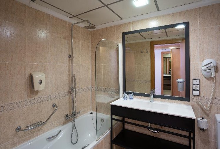 DOUBLE SINGLE USE STANDARD Room