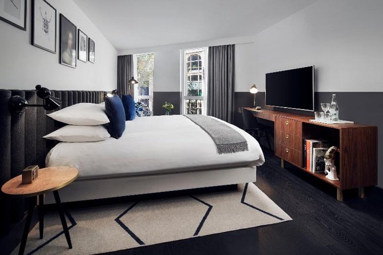 DOUBLE PREMIUM KING BED Room
