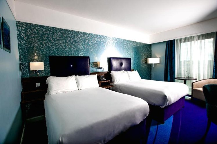 TWIN TWO QUEEN BEDS Room