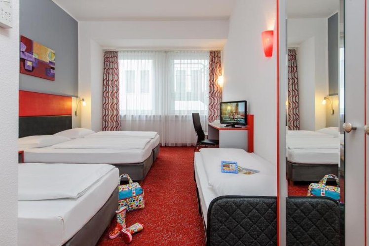 TRIPLE STANDARD Room