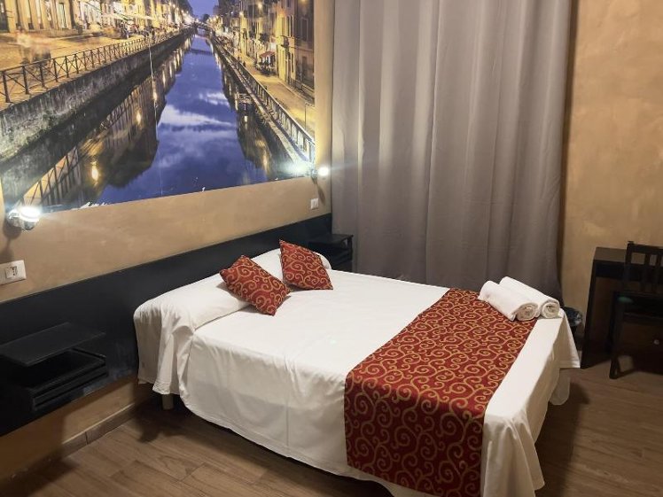 DOUBLE WITH SHARED BATHROOM Room