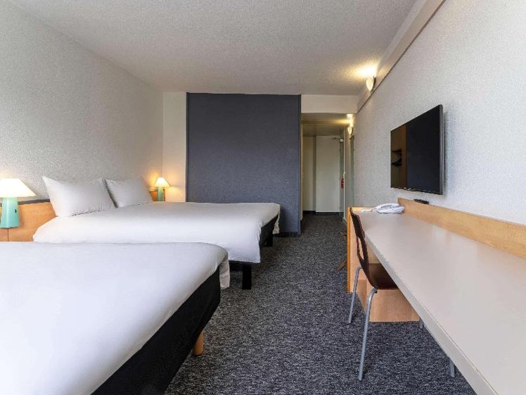 TWIN TWO DOUBLE BEDS Room
