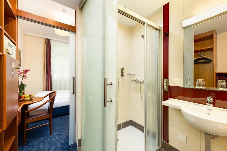 DOUBLE STANDARD Room