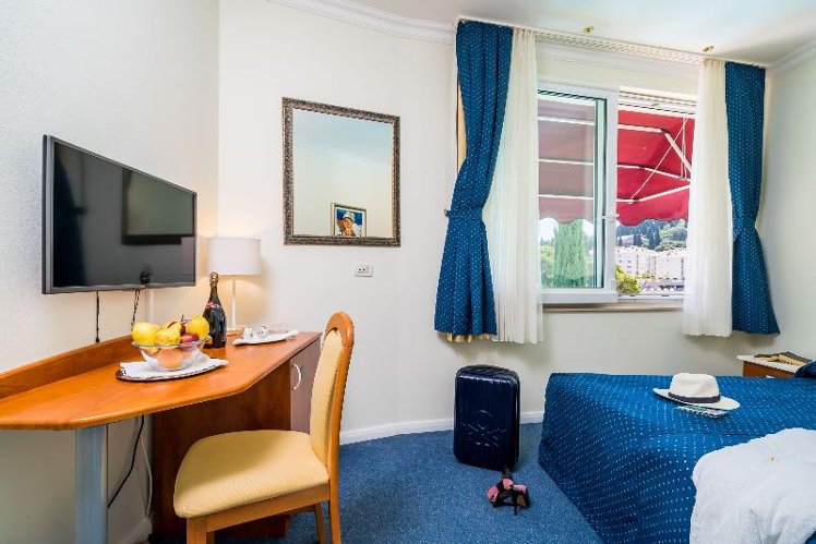 DOUBLE STANDARD Room