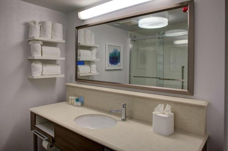 STUDIO Accessible KING SIZE BED Room