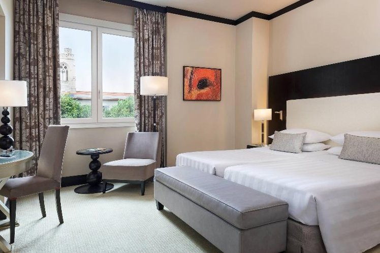 DOUBLE SUPERIOR KING BED Room