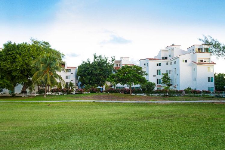 Las Gaviotas Hotel and Suites