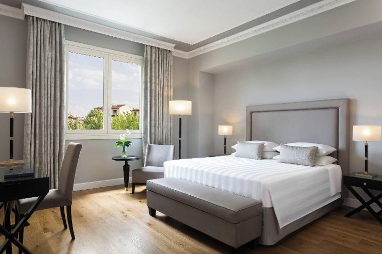 DOUBLE SUPERIOR KING BED Room