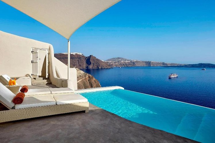 VILLA KING SIZE BED Room