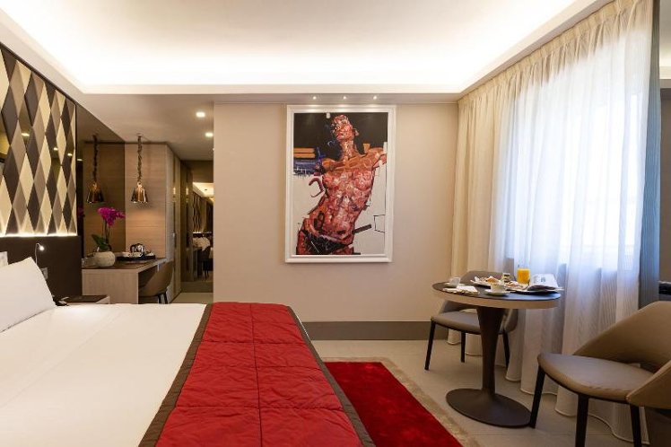 DOUBLE KING SIZE BED Room