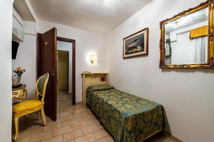 SINGLE STANDARD Room
